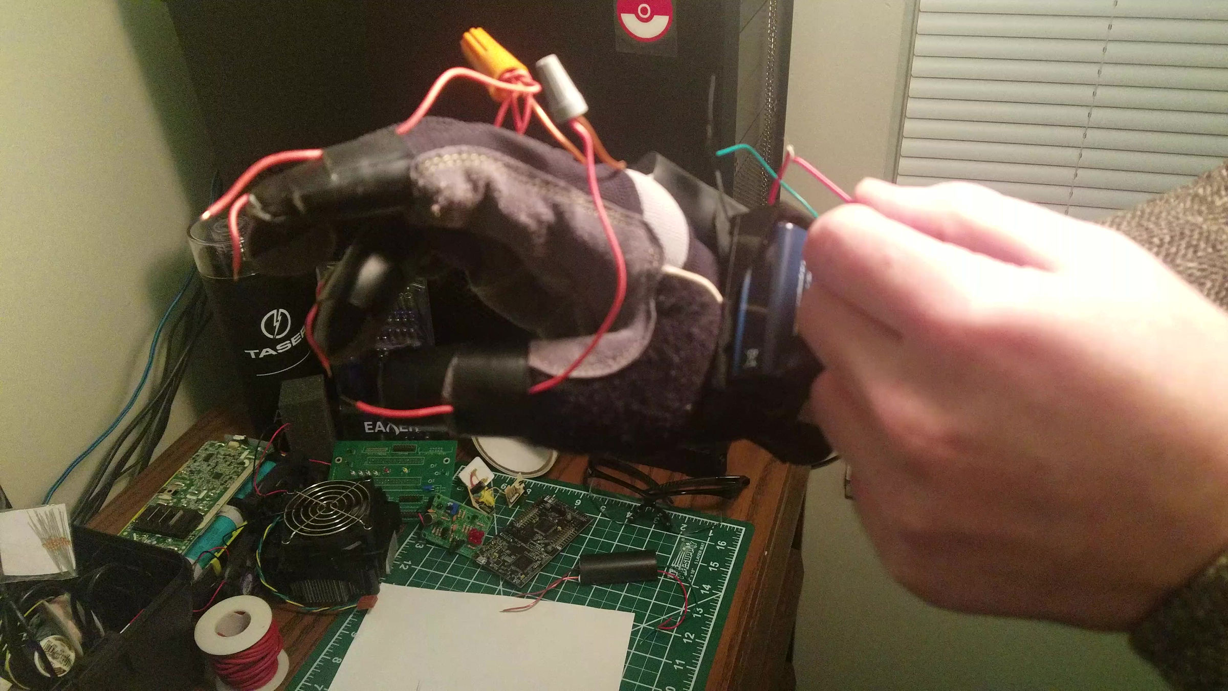 Taser Glove 5 Finger Test